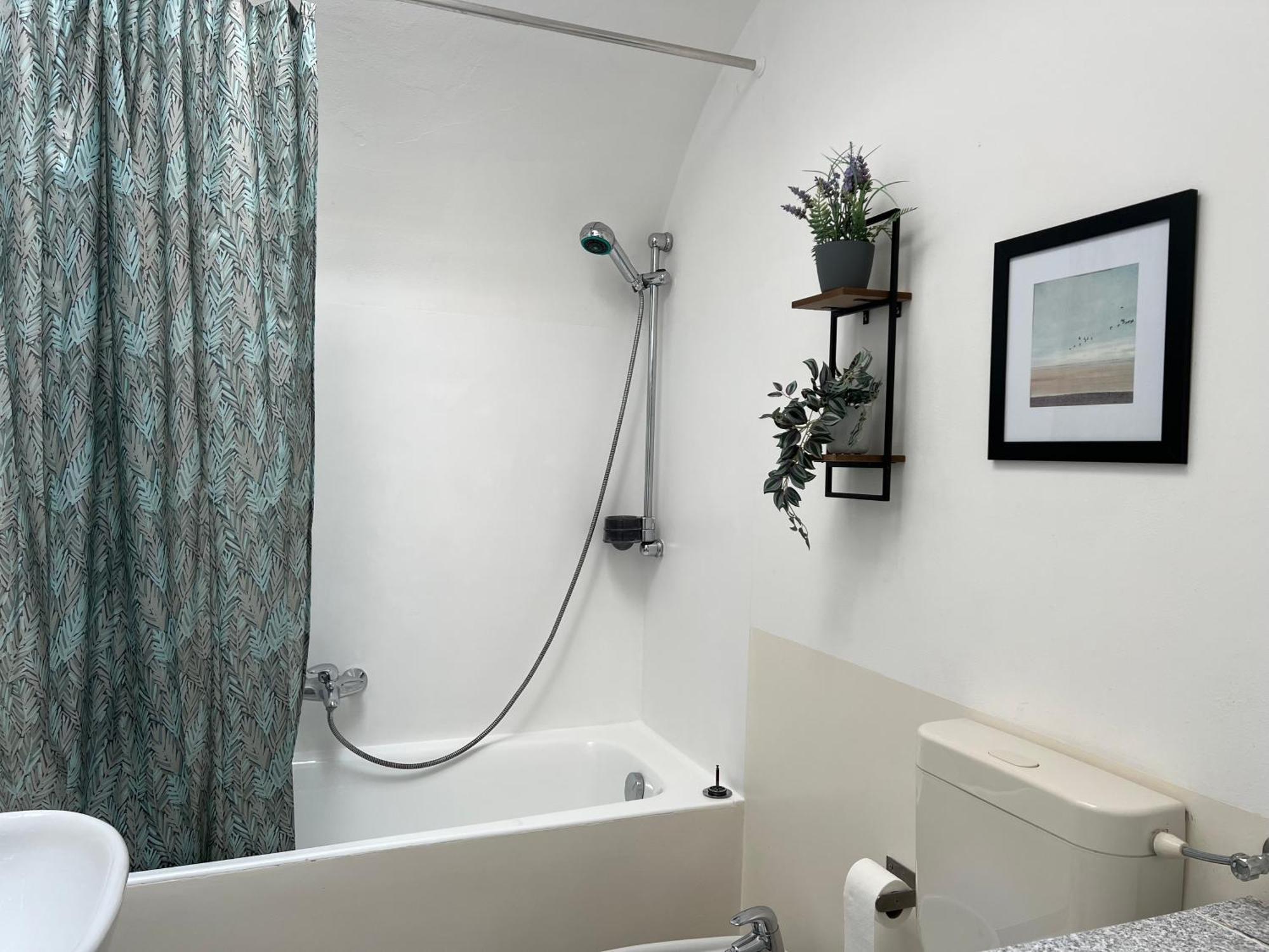 Spacious 2 Bedroom Condo Colletta Exterior photo
